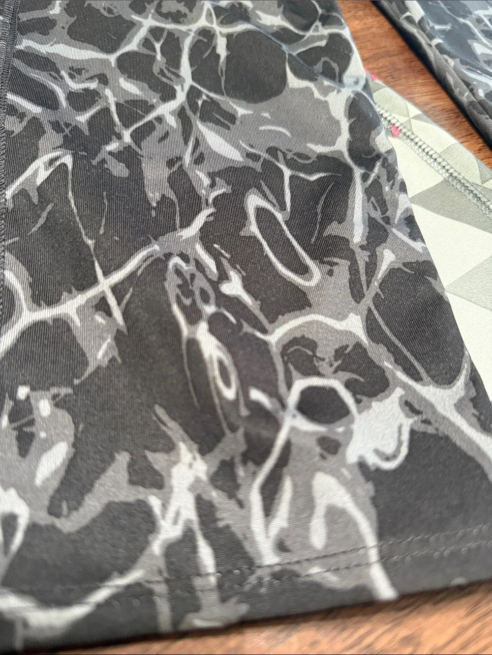 2 old navy printed active leggings for girls